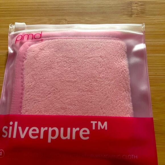 PMD Beauty Silverpure Makeup Removing Cloth NWT - Picture 1 of 2